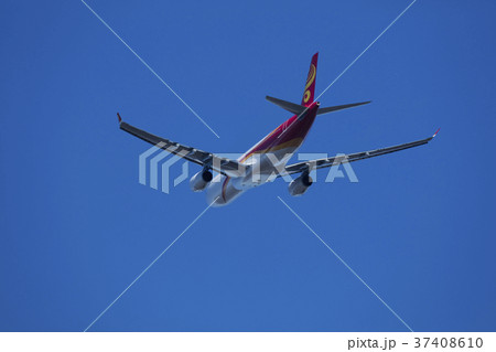 飛行機の離陸 37408610