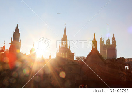 イギリス-朝日が昇るビックベン- 37409792