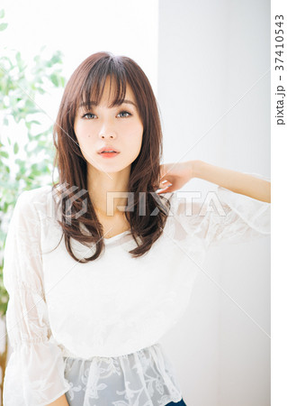 若い女性のヘアスタイルイメージ 若い女性のヘアスタイルイメージ 37410543