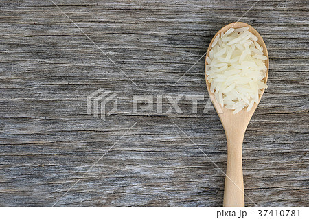 Jasmine rice in wooden spoon 37410781