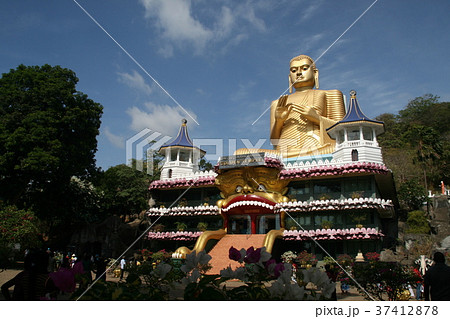 スリランカのダンブッラ石窟寺院 37412878