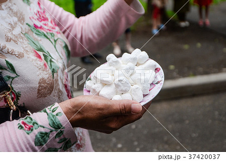 The hands of women holding pink cotton candy in 37420037
