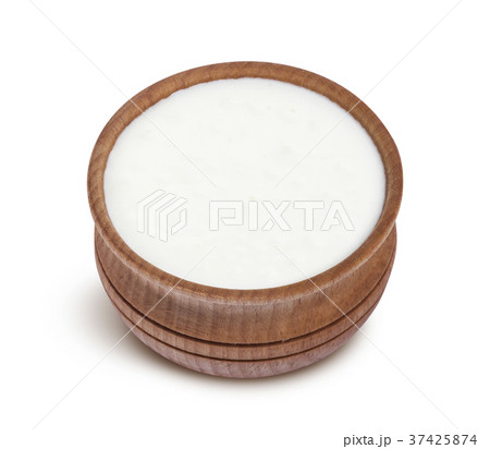 Sour cream in bowl isolated on white background 37425874
