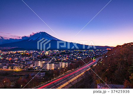 中央道と富士山17の写真素材