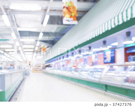 Defocused blur of supermarket shelves 37427376