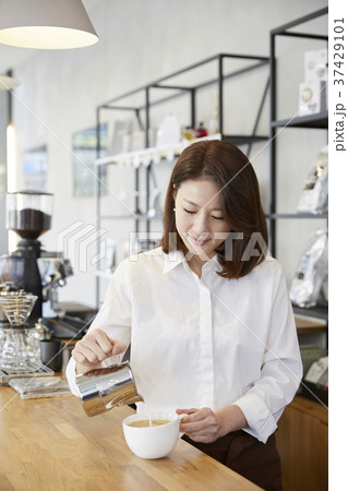 バリスタ 腫れ 注ぐ 37429101