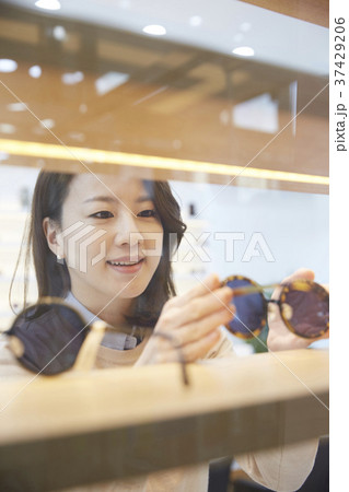 サングラス 眼鏡 女性 37429206