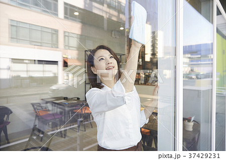 女性 女 女の子 37429231