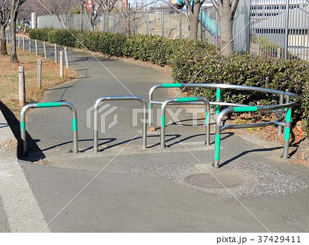 歩道乗り入れ防止柵 37429411