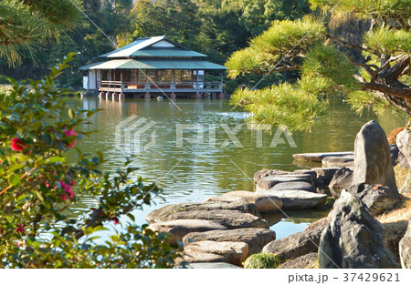 清澄庭園：大泉水と涼亭 37429621