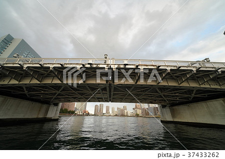 日本の東京都市景観・隅田川にかかる勝鬨橋 37433262