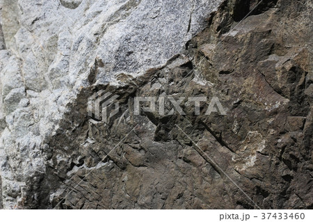荒い岩肌 37433460
