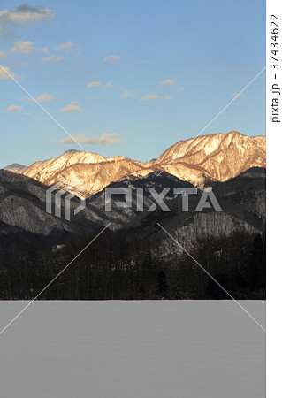 白馬山麓　夕暮れの東山 37434622