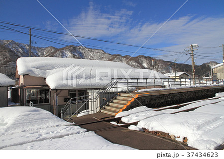 JR大糸線　雪の根知駅 37434623