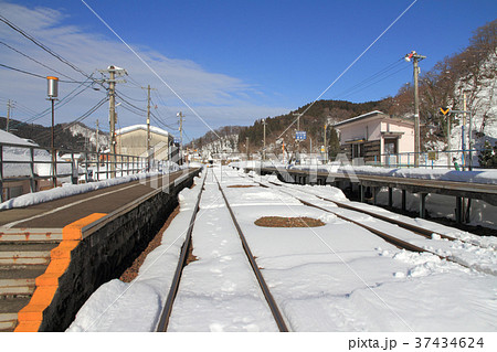 JR大糸線　雪の根知駅 37434624