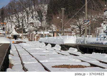 JR大糸線　雪の根知駅 37434625