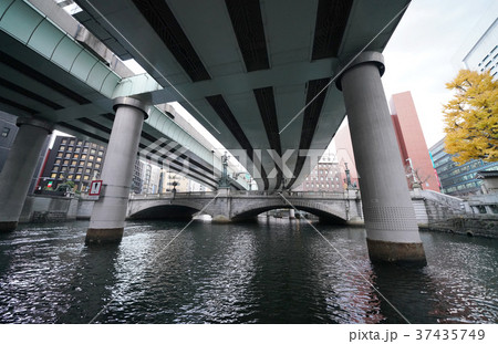 日本の東京都市景観「日本橋川にかかる日本橋」 37435749