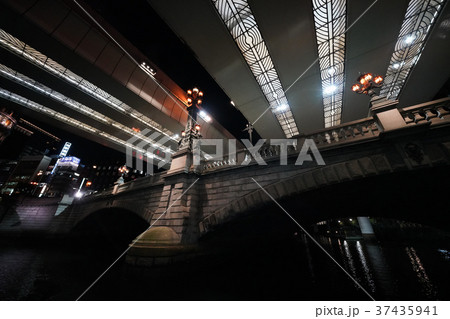 日本の東京都市景観・夜景「日本橋川にかかる日本橋」 37435941
