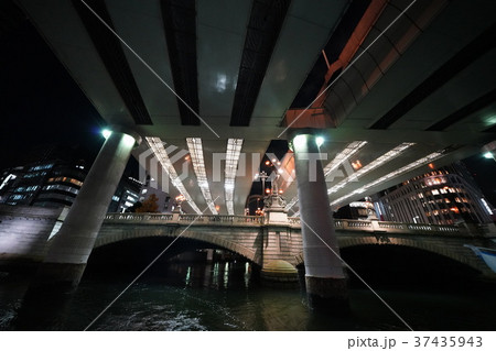 日本の東京都市景観・夜景「日本橋川にかかる日本橋」 37435943