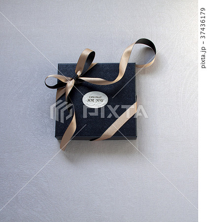 黒革のフォー・ユーボックス ゴールドリボン グレー布 黒革のフォー・ユーボックス ゴールドリボン グレー布 37436179