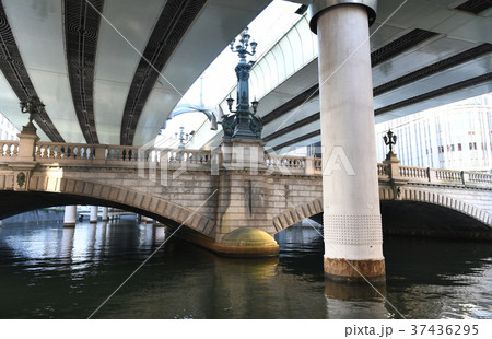 日本の東京都市景観「日本橋川にかかる日本橋」 37436295