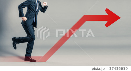 走るビジネスマン 37436659