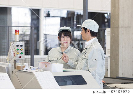 工場・作業員 37437979