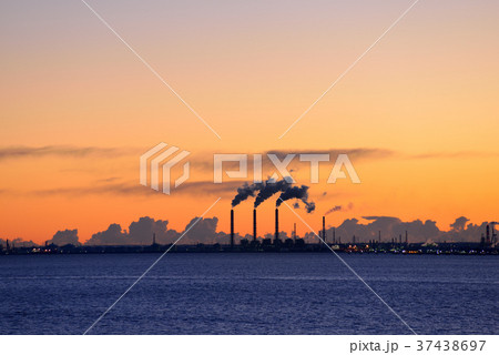 3本煙突 3本煙突 37438697