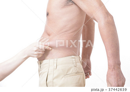 太った男性のお腹をつまむ 37442639
