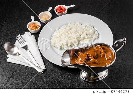 典型的なカレーライス　Curry and rice 37444273