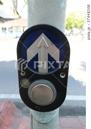 歩行者用信号の押ボタン(マレーシア) 37448206