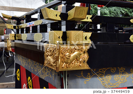 祇園祭　綾傘鉾　四神（玄武・白虎）の彫金細工 37449459