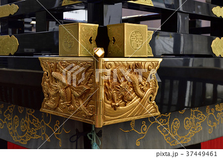 祇園祭　綾傘鉾　四神（朱雀・青龍）の彫金細工 37449461