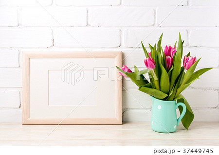 Download Wooden landscape frame mockup pink tulips in jugの写真素材 ...