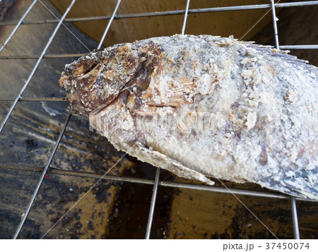 Pomegranate fish with salt and then burned. Pomegranate fish with salt and then burned. 37450074