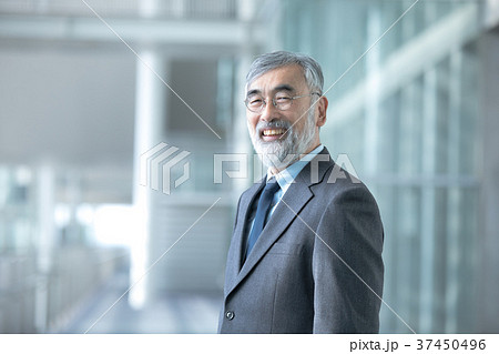 ビジネスマン 幹部社員 社長イメージ 会長 ビジネスイメージ ビジネスマン 幹部社員 社長イメージ 会長 ビジネスイメージ 37450496