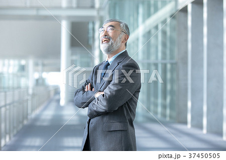 ビジネスマン 幹部社員 社長イメージ 会長 ビジネスイメージ ビジネスマン 幹部社員 社長イメージ 会長 ビジネスイメージ 37450505