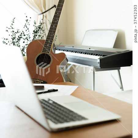 作曲家の仕事場 作曲家の仕事場 37452303