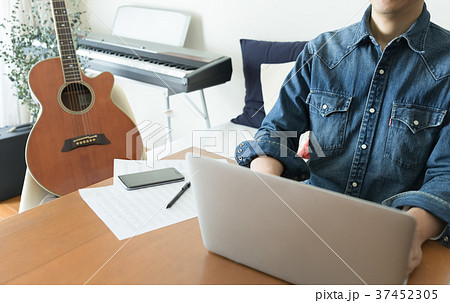 作曲家の仕事場 作曲家の仕事場 37452305