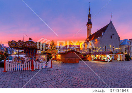 Tallinn. Town Hall Square at Christmas. 37454648