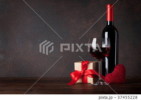 Valentines day greeting card with red wine 37455228
