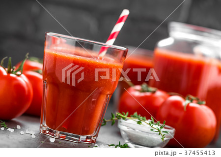 Fresh tomato juice in glass. Vegetable drink 37455413