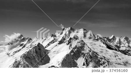 Black and white panoramic view of mountain peaks Black and white panoramic view of mountain peaks 37456160