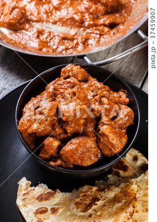 Chicken tikka masala served with bread naan Chicken tikka masala served with bread naan 37459907