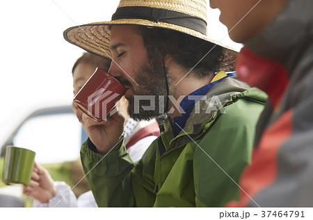 農業　休憩　外国人男性 37464791