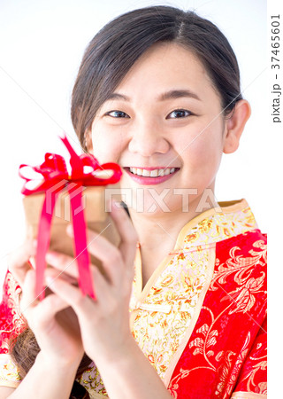 Happy chinese new year. Asian woman holding gift  37465601