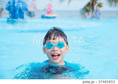 Young boy swimming in outdoor swimming pool 37465653