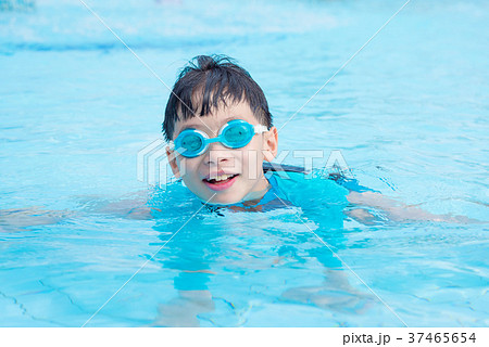 Young boy swimming in outdoor swimming pool 37465654