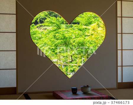 幸せを呼ぶ窓 「猪目窓」 37466173