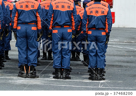 整列する消防隊 37468200